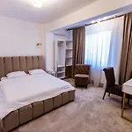 Jolie Boutique Hotel 4*