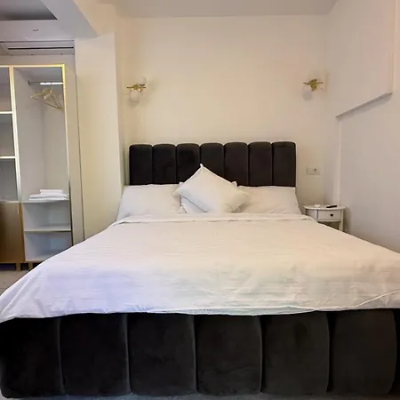Отель Jolie Boutique Крайова