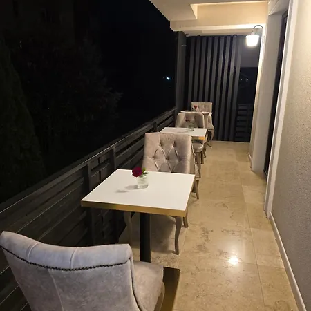 Jolie Boutique Отель Крайова